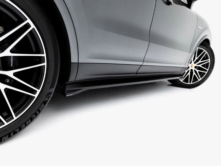 Maxton Design side skirt diffusers V.1 for Porsche Cayenne SUV and Coupe Mk3 Facelift, showcasing sleek body styling enhancements.