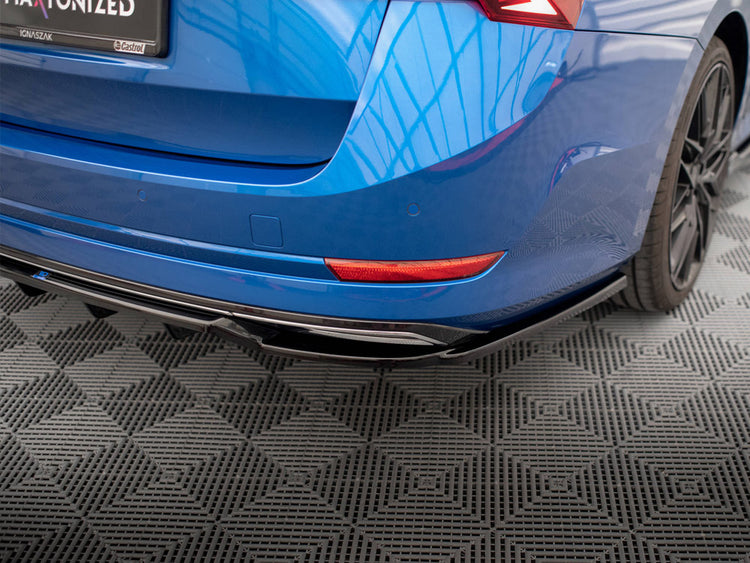 Central Rear Splitter (Vertical Bars) Skoda Octavia Sportline Mk4 - Wayside Performance 
